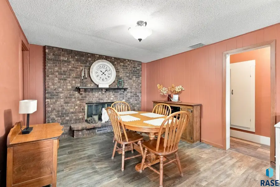 1112 Broadway St, Larchwood, IA 51241 - #2