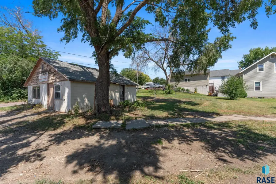 804 E 5th St, Canton, SD 57013 - #3