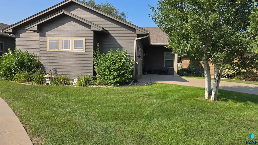 5108 E Villa Ridge St, Sioux Falls, SD 57110 - #2