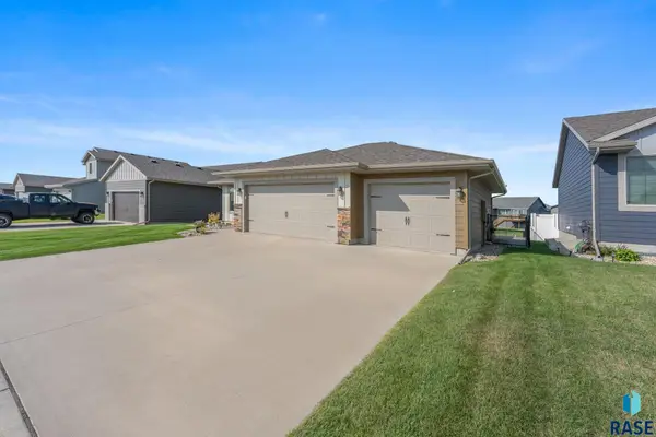 2317 S Creekview Ave, Sioux Falls, SD 57106