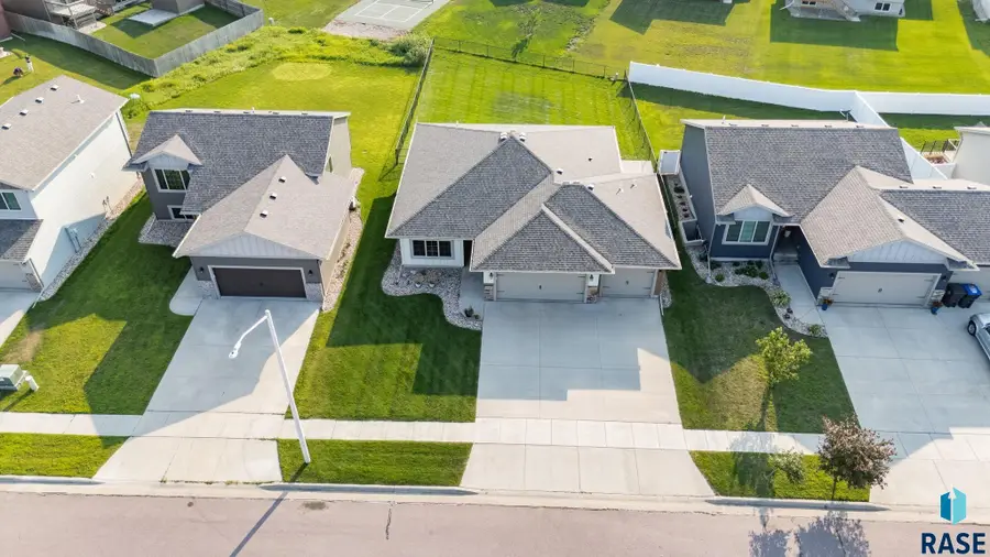 2317 S Creekview Ave, Sioux Falls, SD 57106 - #3