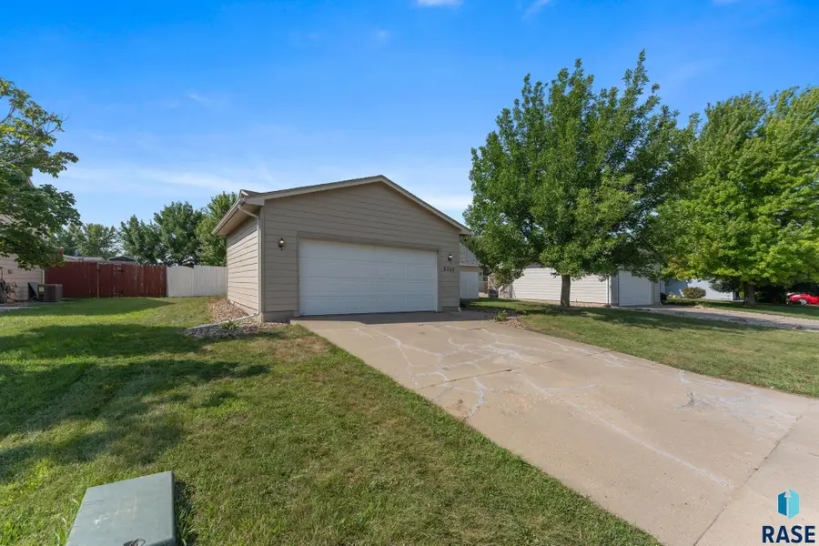 6205 W 66th St, Sioux Falls, SD 57106 - #2