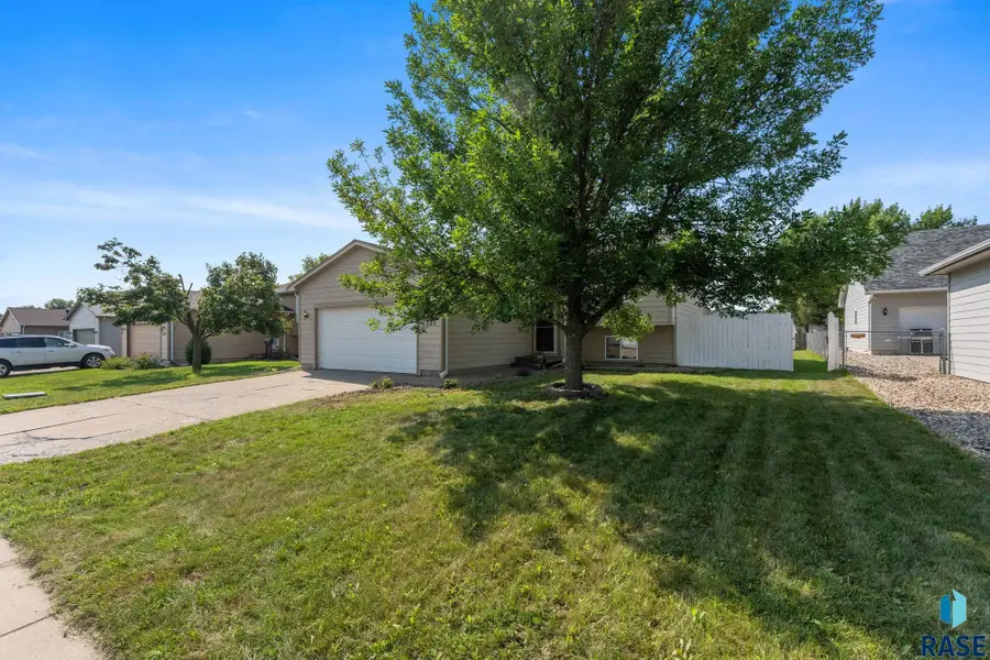 6205 W 66th St, Sioux Falls, SD 57106 - #3