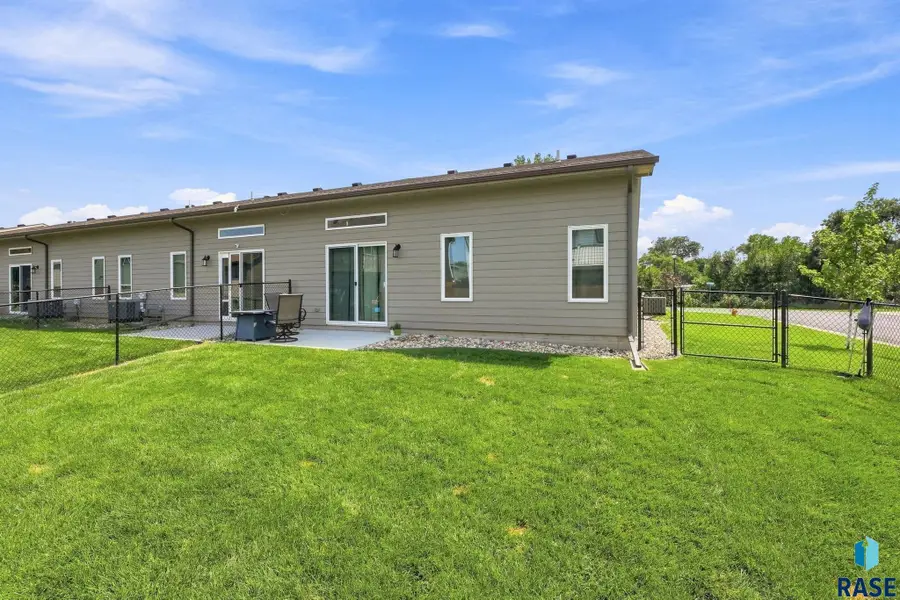 6636 W 6th Pl, Sioux Falls, SD 57107 - #3