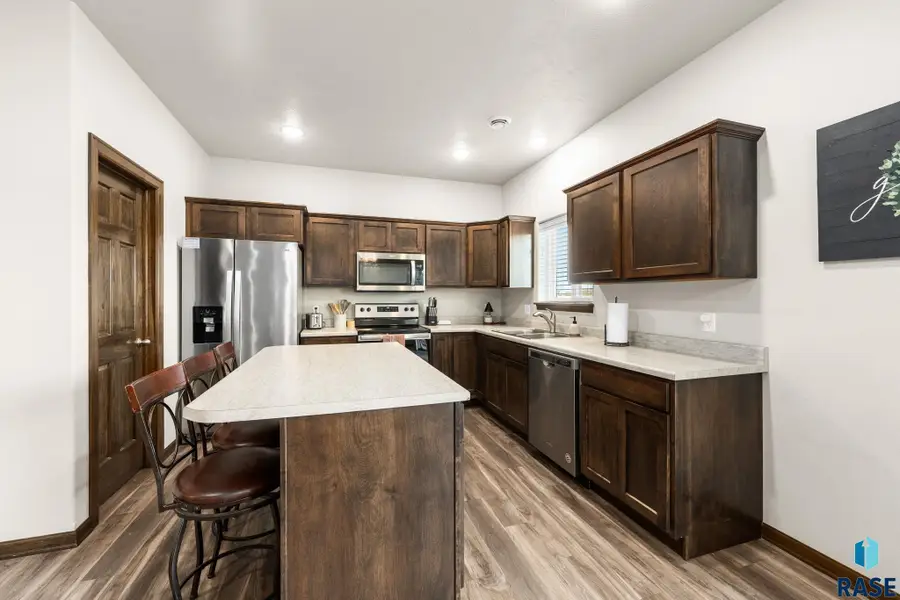 5504 S Seville Pl, Sioux Falls, SD 57108 - #2