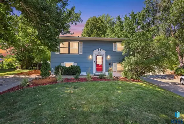 233 N Meyer Ln, Sioux Falls, SD 57103
