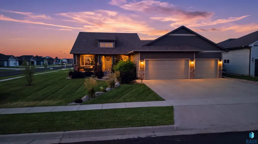 6800 E Smyrna Cir, Sioux Falls, SD 57110 - #2