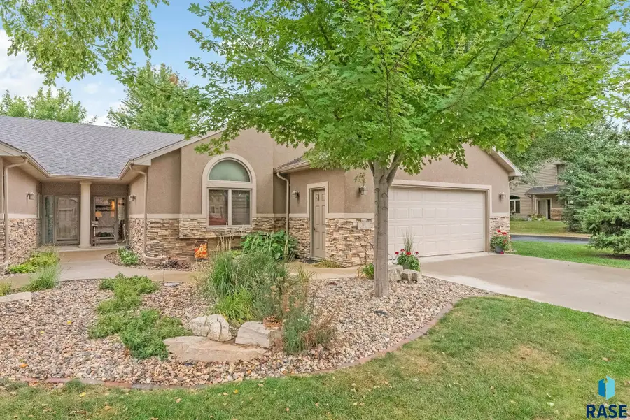711 70th Pl E, Sioux Falls, SD 57108 - #3