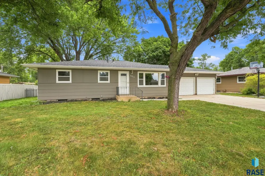 6812 W 6th St, Sioux Falls, SD 57107 - #3