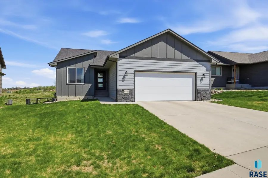 6729 W Viola Ct, Sioux Falls, SD 57106 - #2