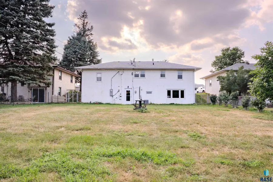 308 S Blaine Ave, Sioux Falls, SD 57103 - #2