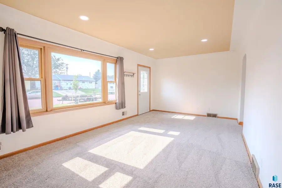 308 S Blaine Ave, Sioux Falls, SD 57103 - #3