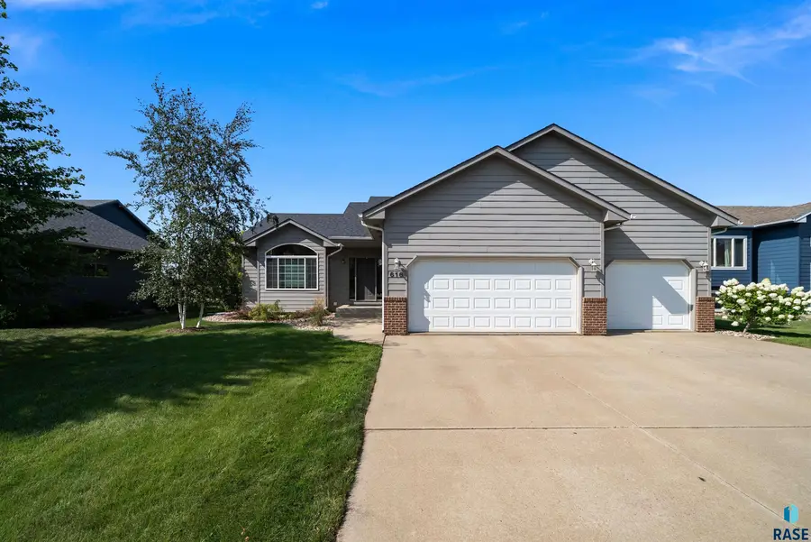 616 St Gregory St, Harrisburg, SD 57032 - #3