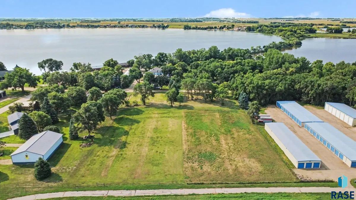 6090 Dakota Ave, Madison, SD 57042 - #1