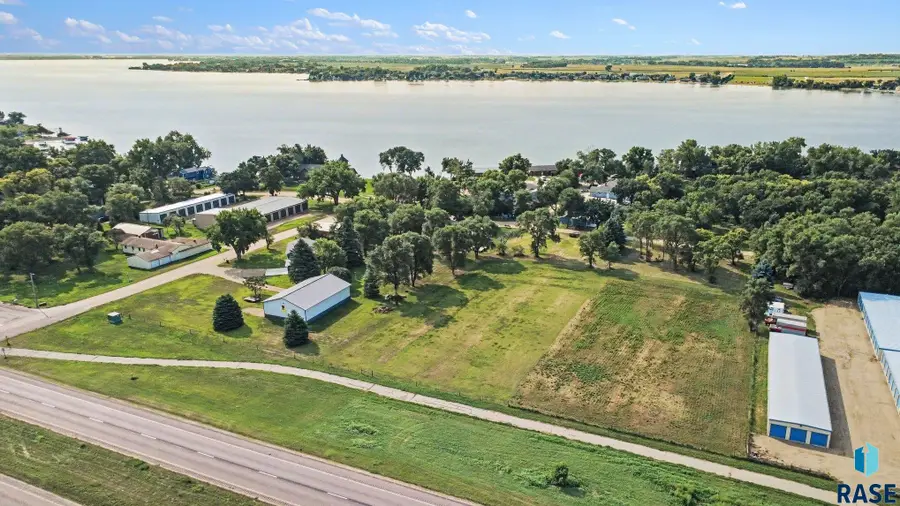 6090 Dakota Ave, Madison, SD 57042 - #3