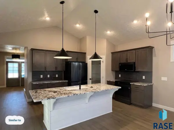 5909 S Huntwood Ave, Sioux Falls, SD 57108
