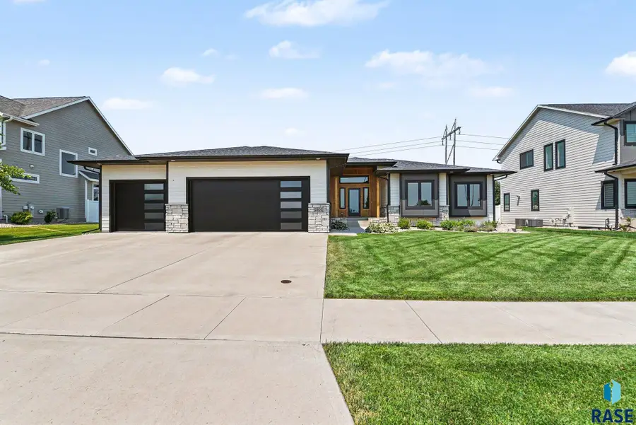 2500 W 95th St, Sioux Falls, SD 57108 - #2