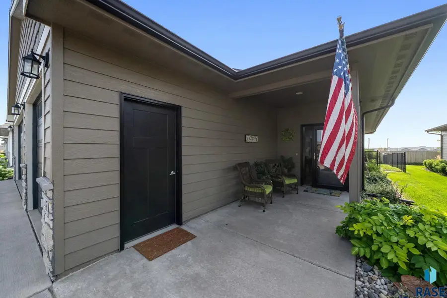 145 Devitt Dr, Harrisburg, SD 57032 - #2