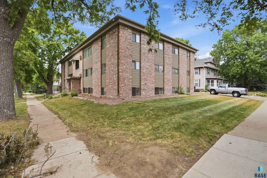 700 W 6th St, Sioux Falls, SD 57104 - #3