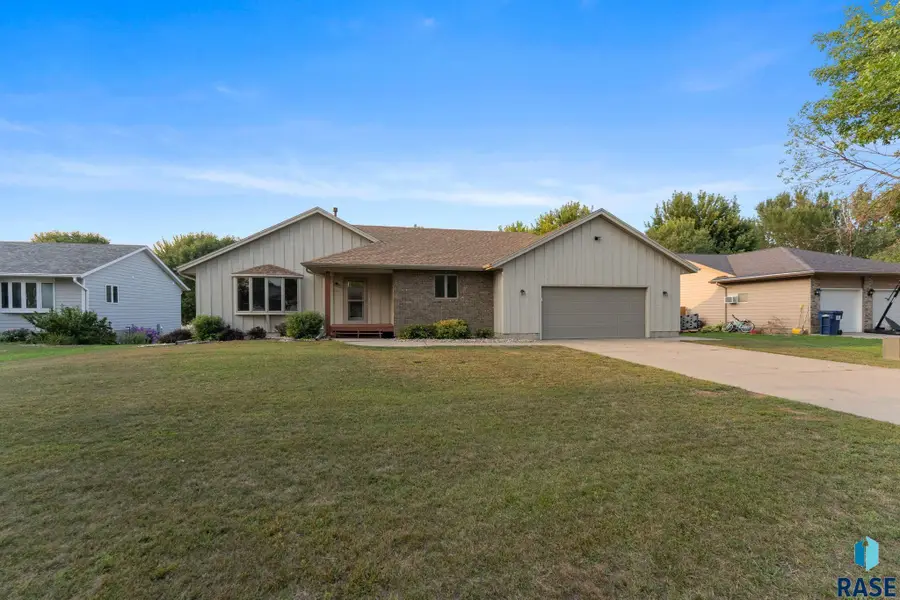 104 E 9th St, Crooks, SD 57020 - #2