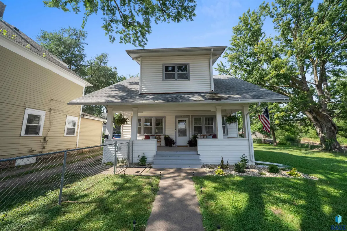 601 S Prairie Ave, Sioux Falls, SD 57104 - #1