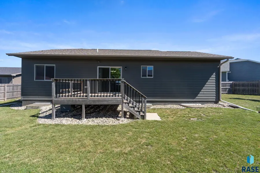 1529 E Gold Dust St, Sioux Falls, SD 57104 - #3