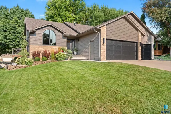 5213 E Fernwood Dr, Sioux Falls, SD 57110