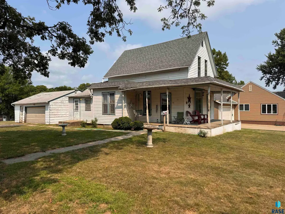 411 S Bradley St, Rock Rapids, IA 51246 - #1