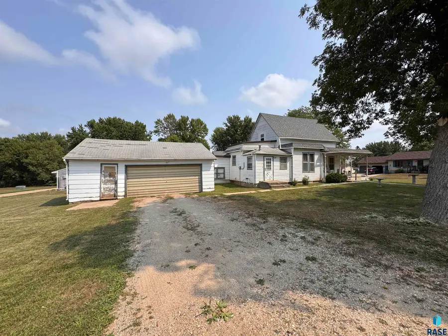 411 S Bradley St, Rock Rapids, IA 51246 - #2