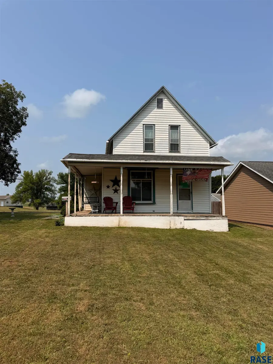 411 S Bradley St, Rock Rapids, IA 51246 - #3
