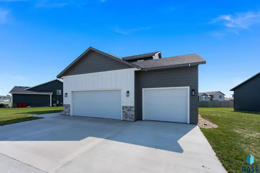 6304 S Dublin Ave, Sioux Falls, SD 57106 - #3