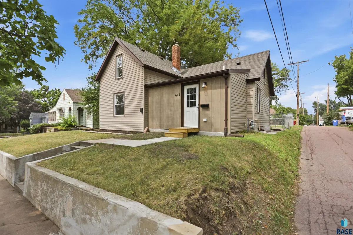 614 W 1st St, Sioux Falls, SD 57104 - #1
