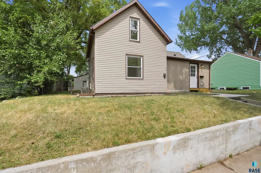 614 W 1st St, Sioux Falls, SD 57104 - #3