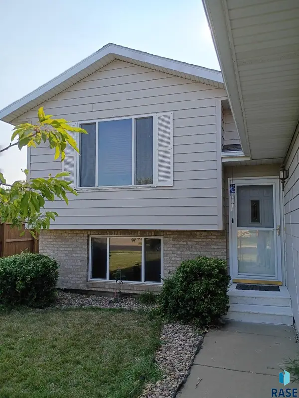 5609 S Cain Ave S, Sioux Falls, SD 57106