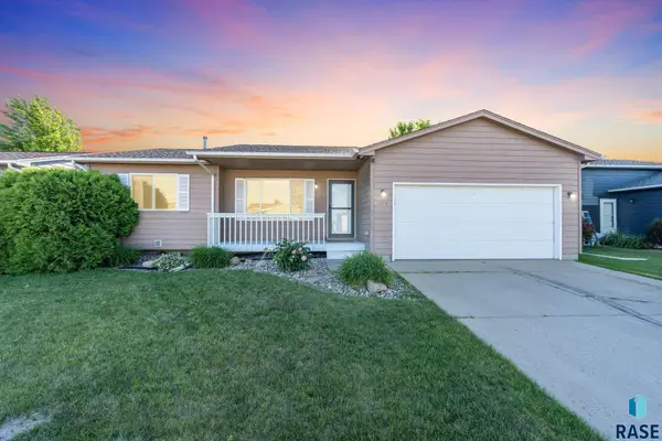 529 S Whitewood Ave, Sioux Falls, SD 57106