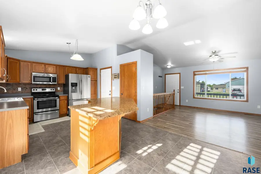 529 S Whitewood Ave, Sioux Falls, SD 57106 - #3