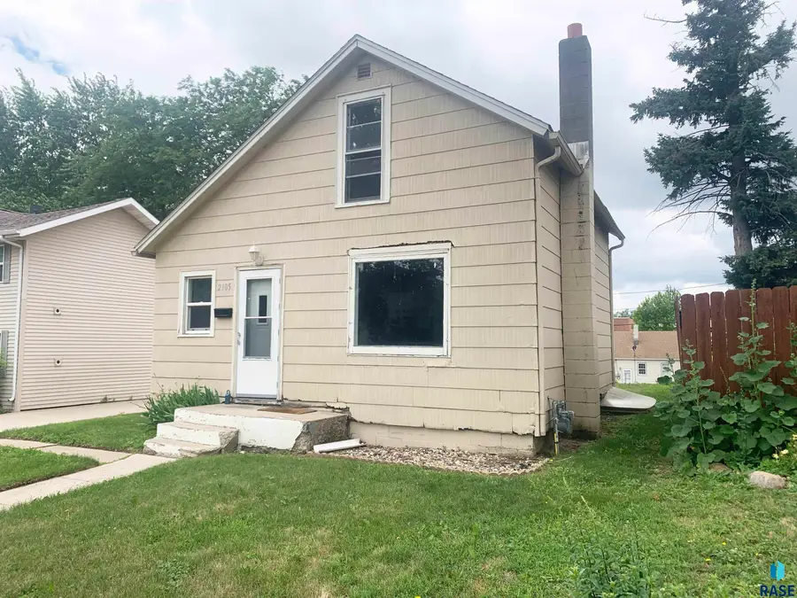 2105 S Duluth Ave, Sioux Falls, SD 57105 - #2