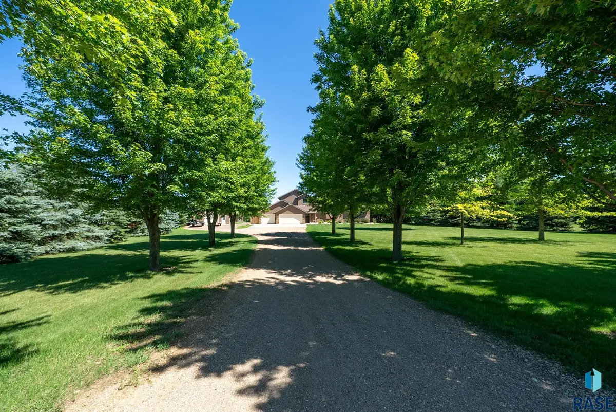 47908 Oak Ridge Pl, Harrisburg, SD 57032 - #1
