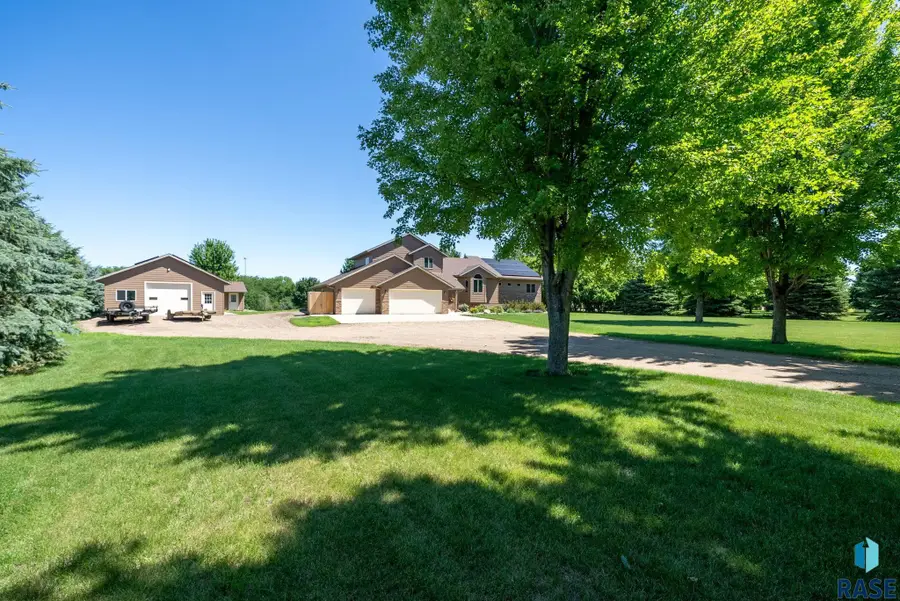 47908 Oak Ridge Pl, Harrisburg, SD 57032 - #2