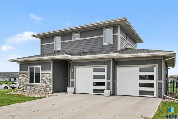 201 Lydia Ct, Harrisburg, SD 57032