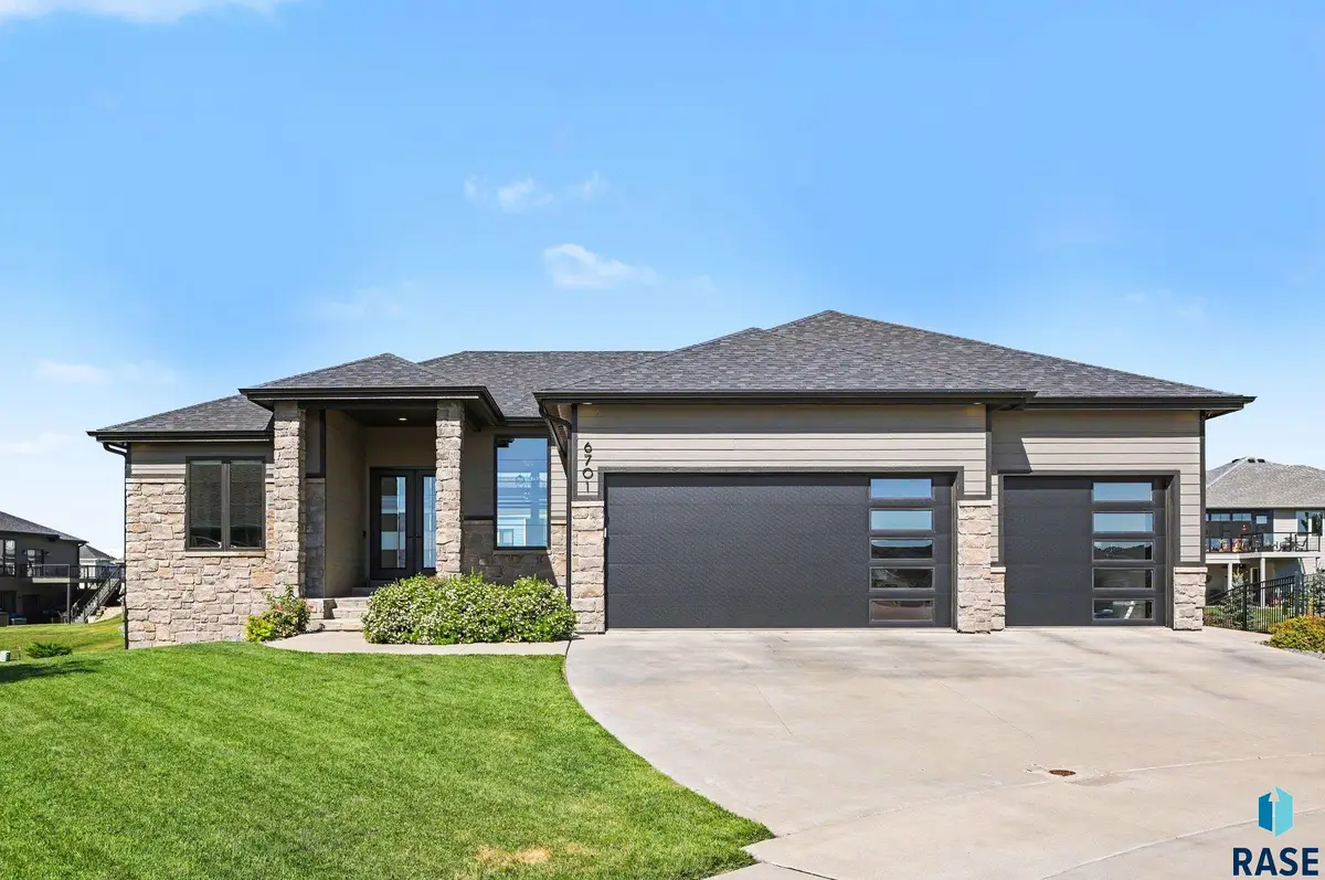6701 E Spitfire Cir, Sioux Falls, SD 57110 - #1