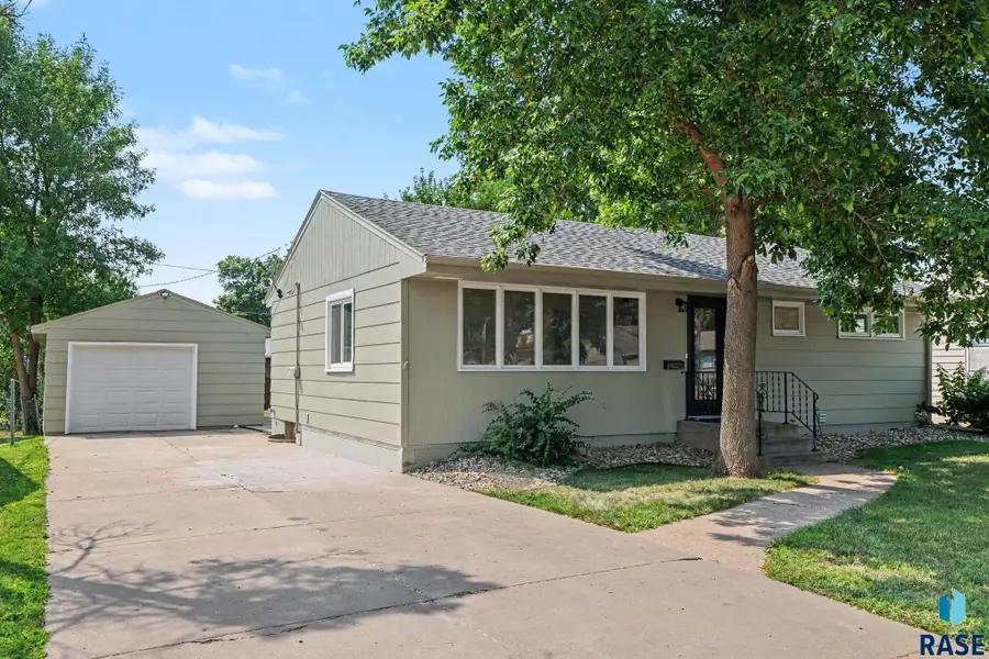 2905 S West Ave, Sioux Falls, SD 57105 - #3
