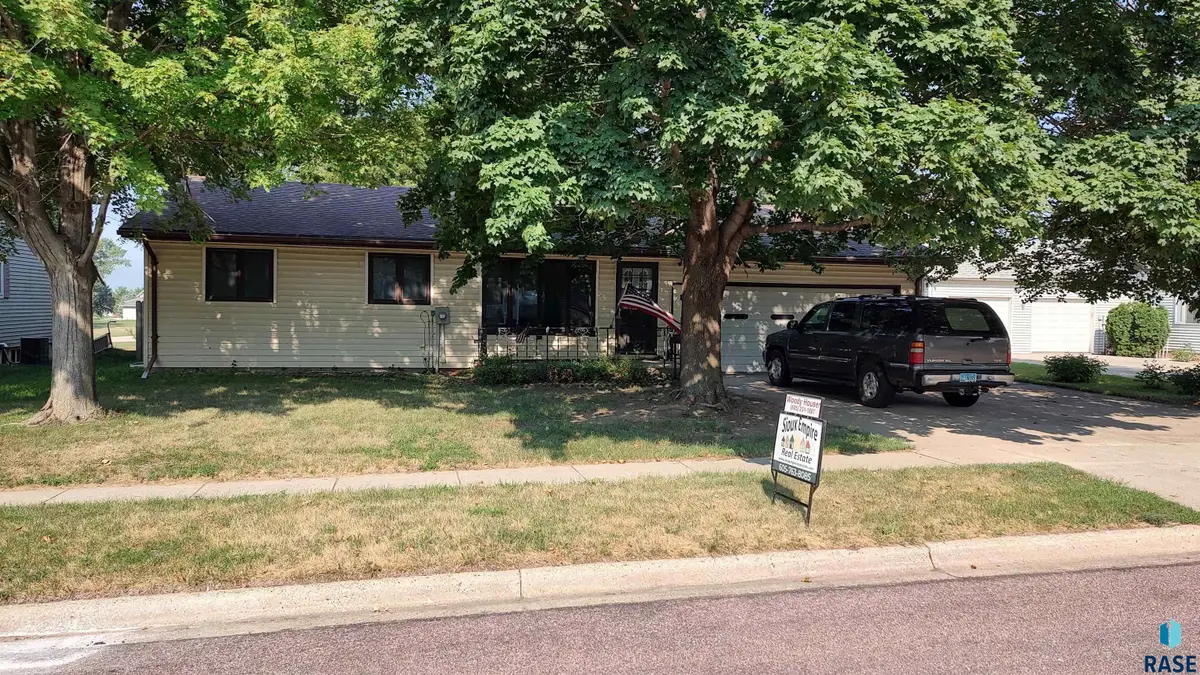 307 N 8th St, Beresford, SD 57004 - #1