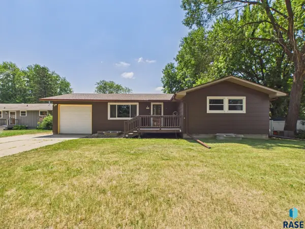 1112 Forest St, Brookings, SD 57006