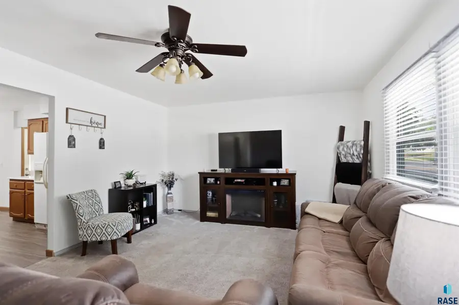 704 S Holt Ave, Sioux Falls, SD 57103 - #3