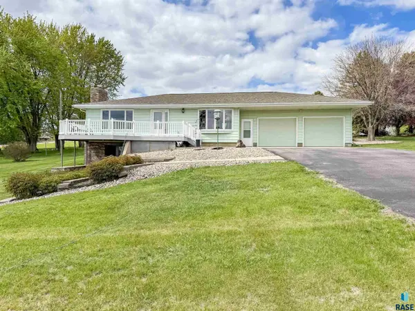 47638 Slip Up Creek Rd, Sioux Falls, SD 57104
