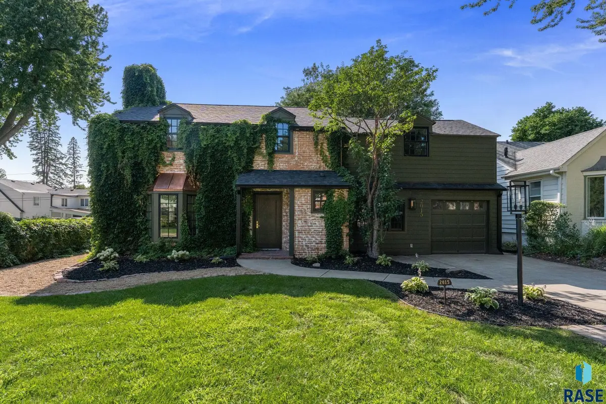 2015 S Pendar Ln, Sioux Falls, SD 57105 - #1