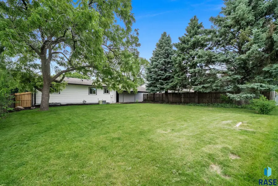 5604 S Drexel Dr, Sioux Falls, SD 57106 - #2