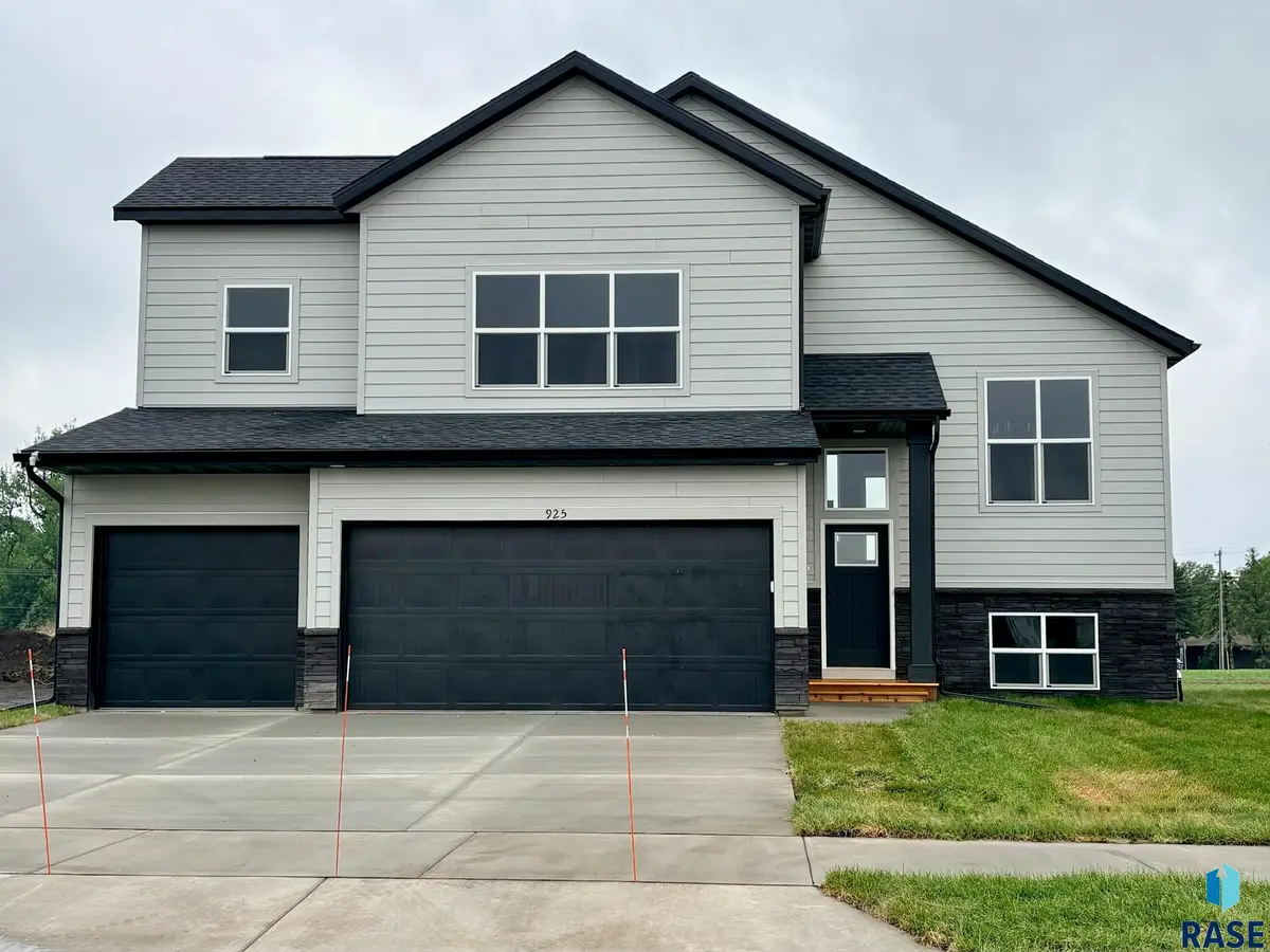 925 Estate St, Harrisburg, SD 57032 - #1