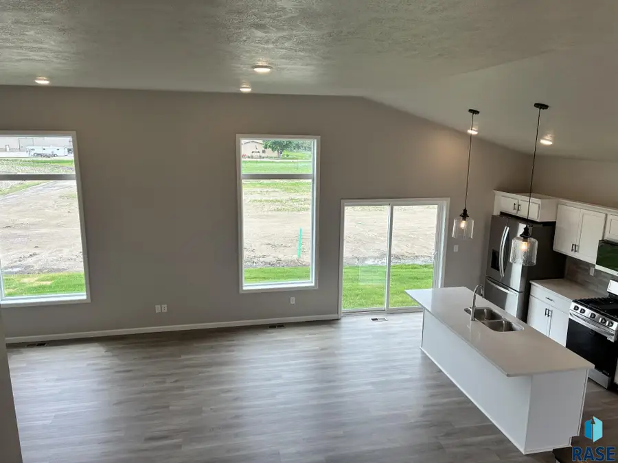 925 Estate St, Harrisburg, SD 57032 - #2